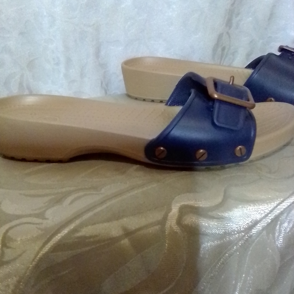 Crocs Slip On Sandals - Picture 5 of 11